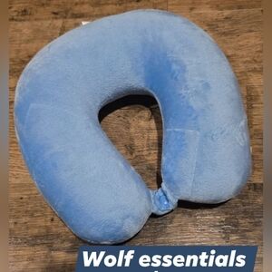Wolf essentials adult travel pillow